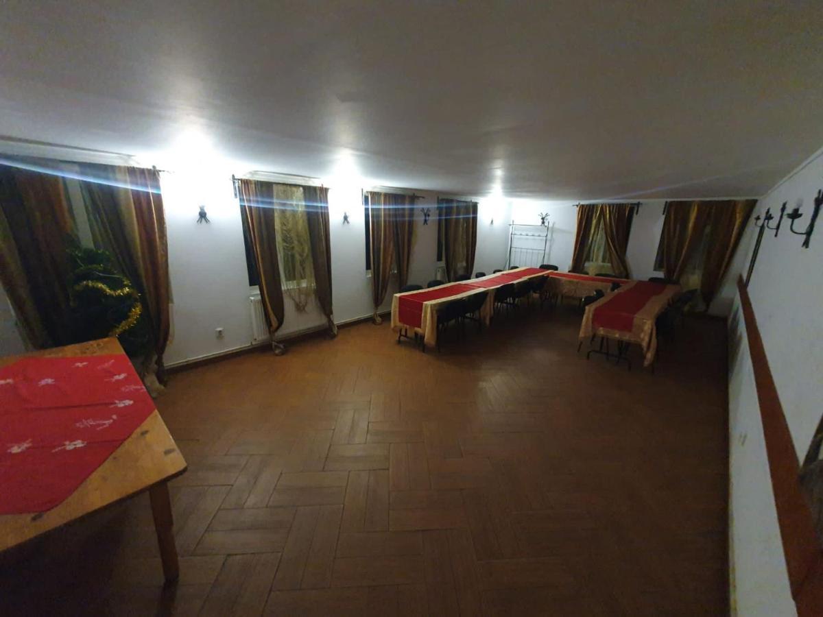 Pensiunea Sub Stejari Banesti ! Self Service ! Self Check-In! Екстер'єр фото